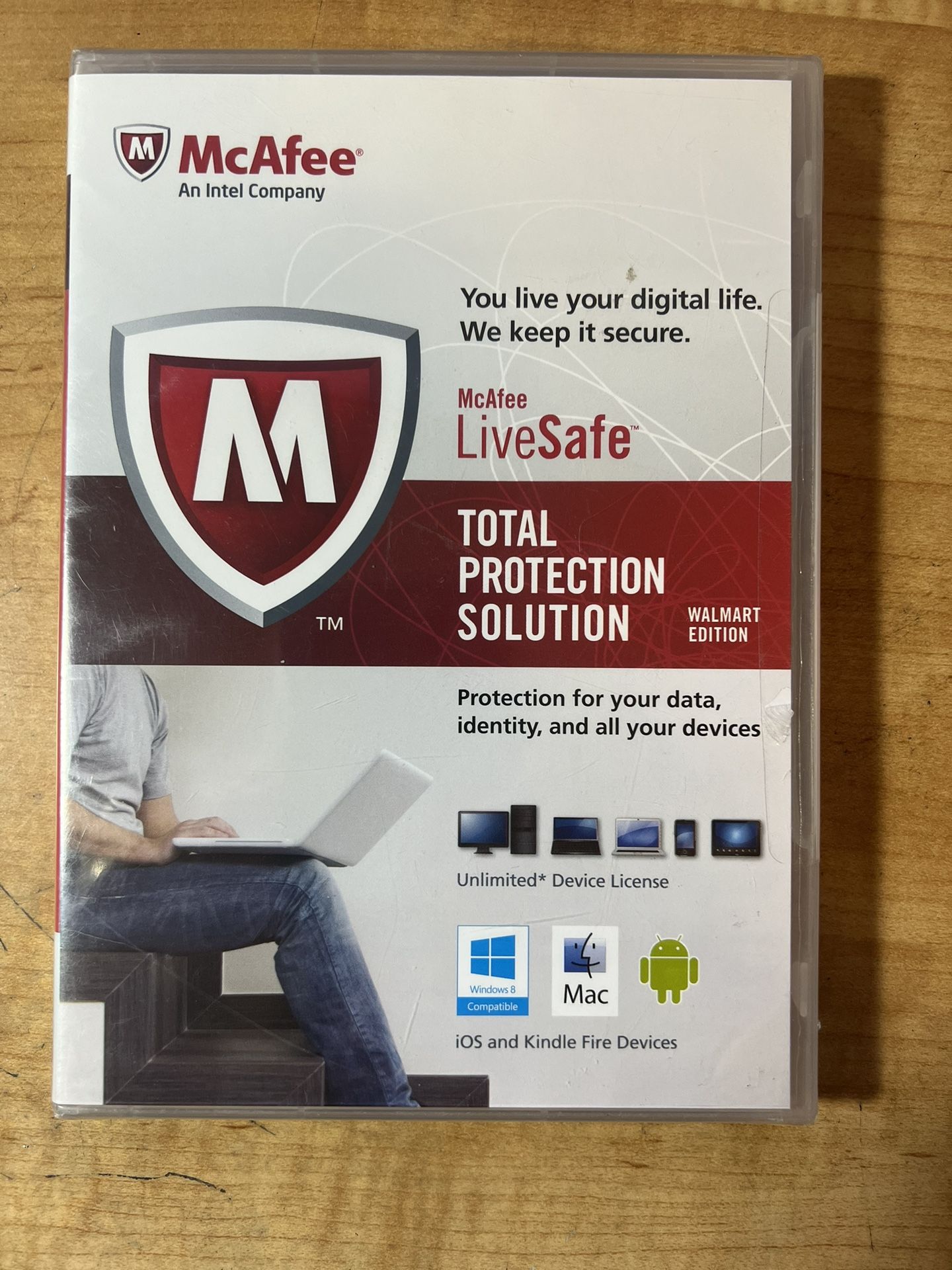 McAfee LiveSafe - Total Protection Solution (Unlimited* Device License - NEW