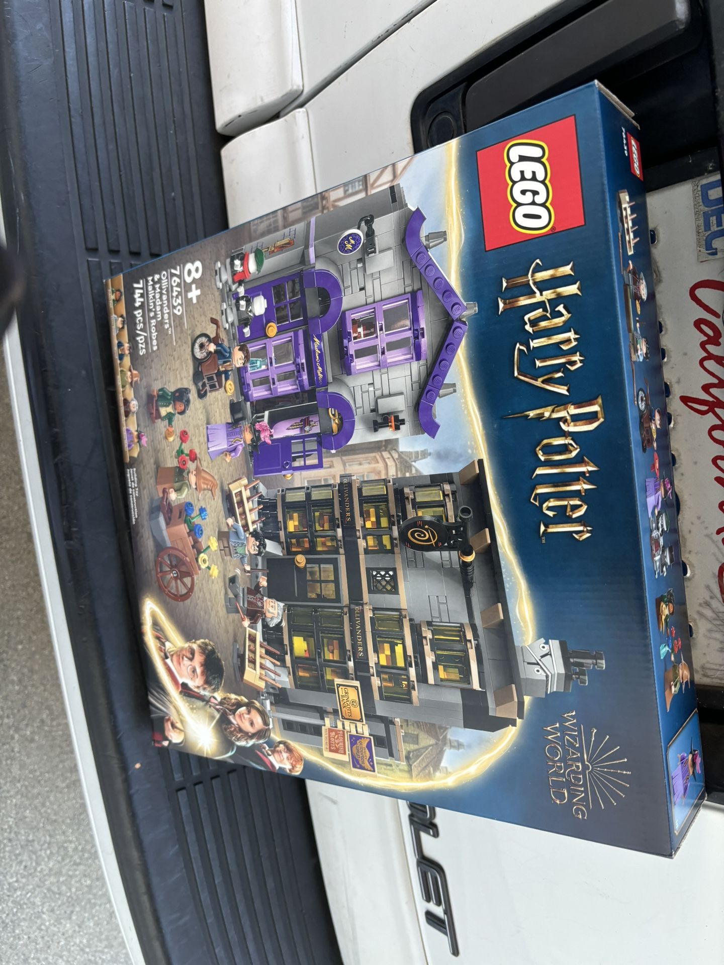 LEGO Harry Potter Olivanders And Madam Malkin Robes