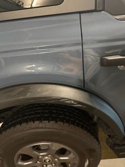 Bronco 2025 side fender - light scratch