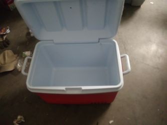 Rubbermaid cooler
