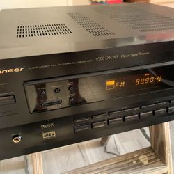 Pioneer Elite VSX D509S 5.1 Channel 100X5 Watt Receiver. Works
