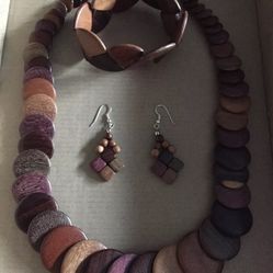 Wooden Necklace, bracelet and earrings set. 