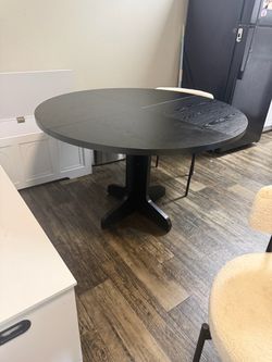 Round Black Dining table