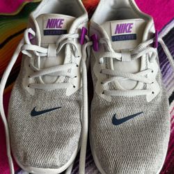 Nike - Women's Flex TR9
