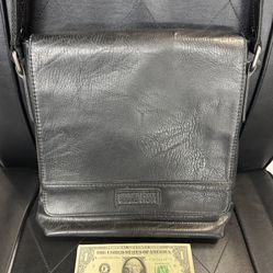 Kenneth Cole Messanger Bag For Tablet