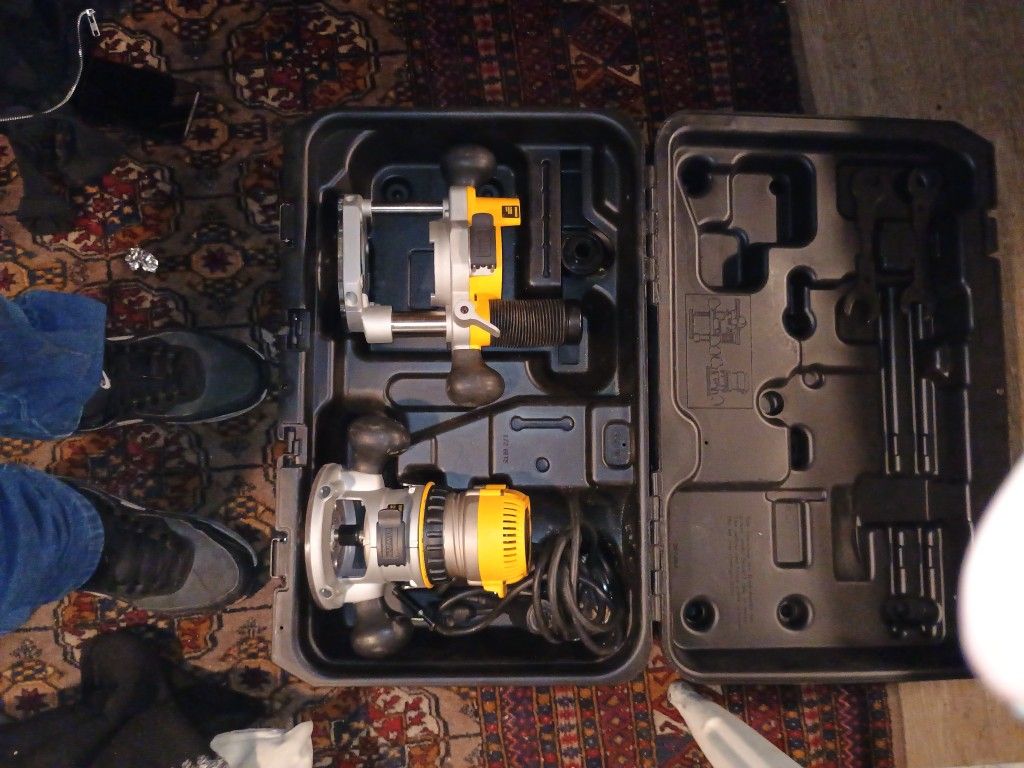 DeWalt DW616PK Corded 1-3/4 HP Fixed Base/Plunge Router Combo Kit