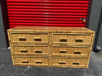 VINTAGE MID CENTURY COASTAL WICKER RATTAN BAMBOO/ IN GREAT CONDITION/ DELIVERY NEGOTIABLE
