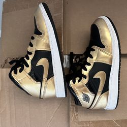 Black And Gold Jordan 1 Mid Size 4.5