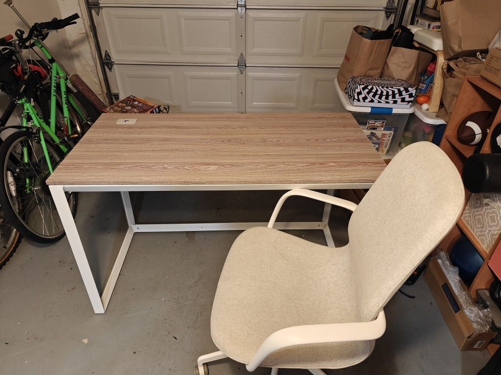 Great Desk And Comfy Office Chair