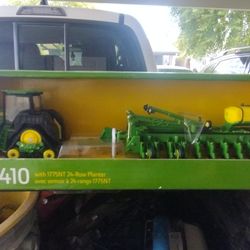 John Deere Tractor 8RX 410 W/ 1775NT Planter 1/64