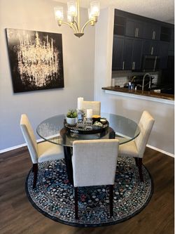 Round Dining Set & 4 Upholstered Chairs with Rug & Decorative Table Tray