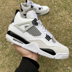 Jordan 4 RetroMilitary Black