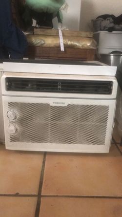 Toshiba 5,000 BTU 115 volt air window A/C