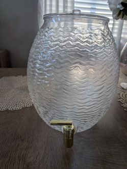 Clear shatterproof acrylic beverage dispenser