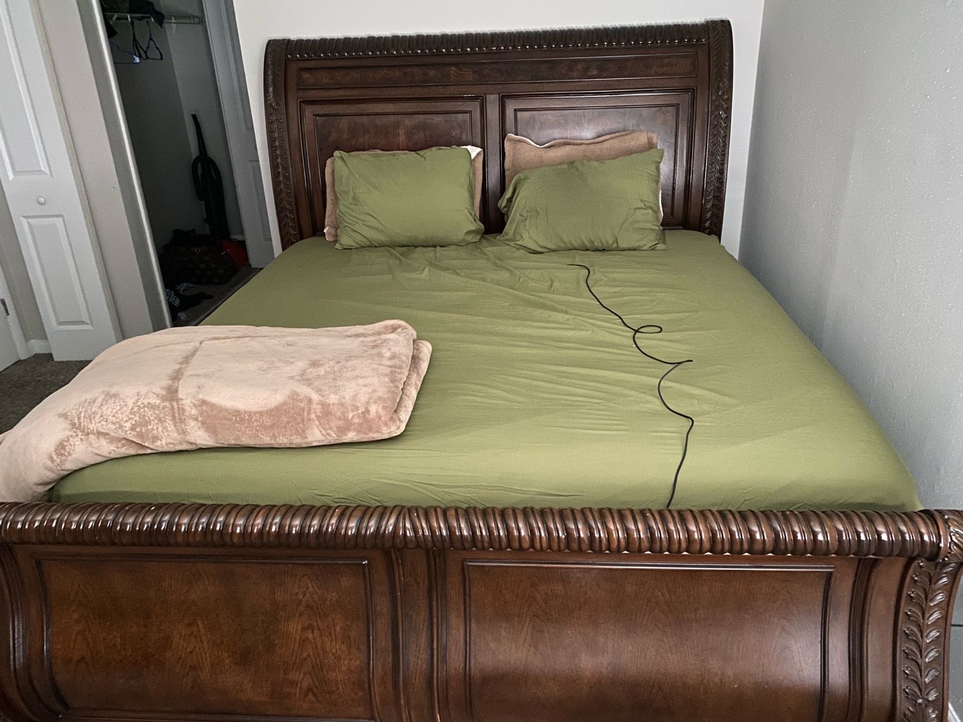 King Wood BedSet
