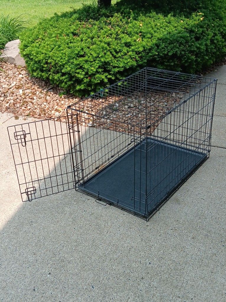 36 x 25 x 22 Dog cage crate very clean . 23 mile and Card Macomb Township Michigan