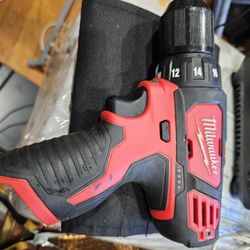 MILWAUKEE  M12 ,12VOLT 3/8 DRILL/DRIVER, NEW ,USED ONCE