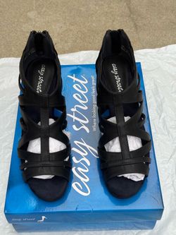 Brand New Women’s Easy Street Amaze Block Heel Sandals Navy Size 8.5 & Cognac Size 11
