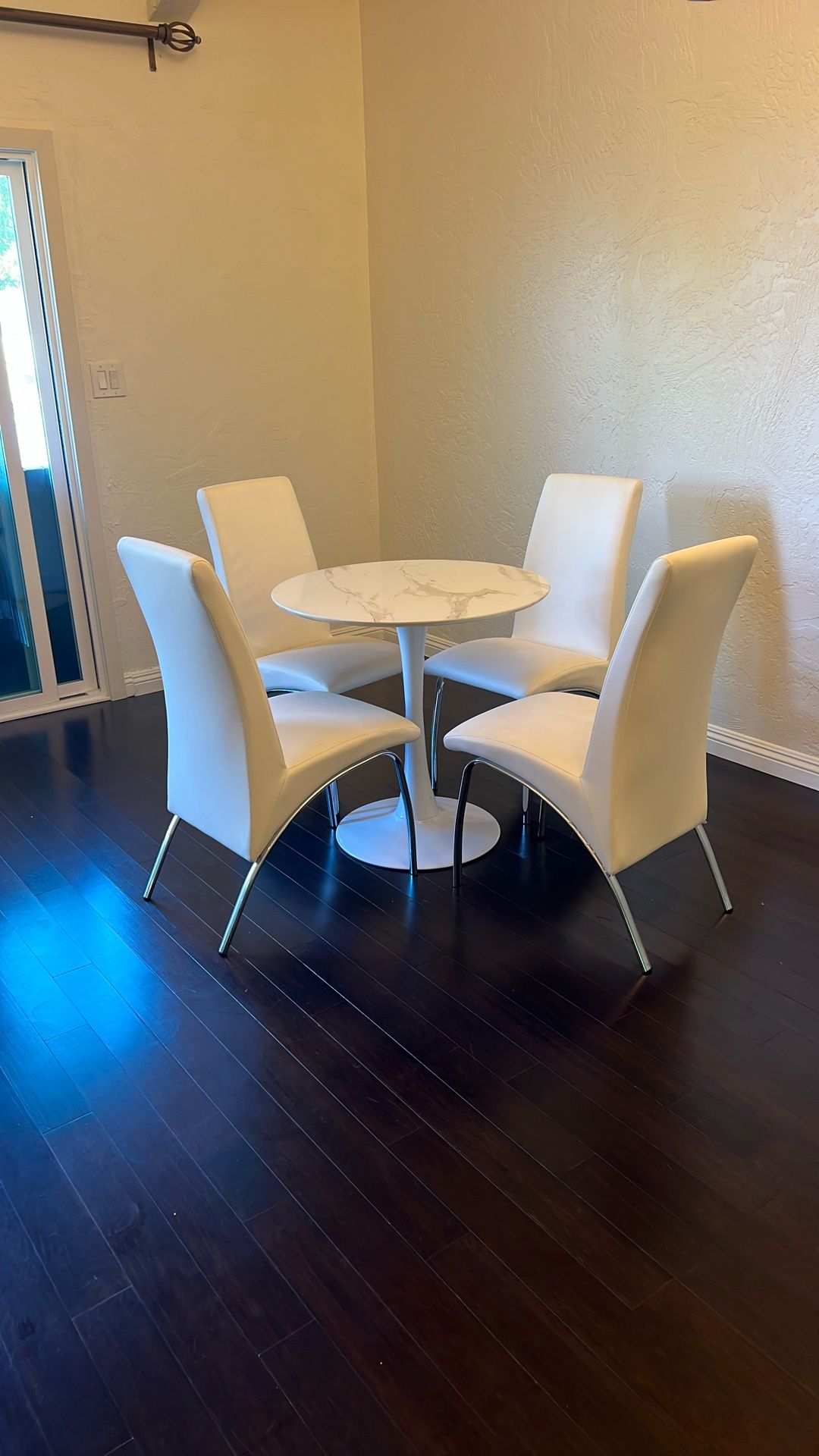 All white Dinning Table ❤️