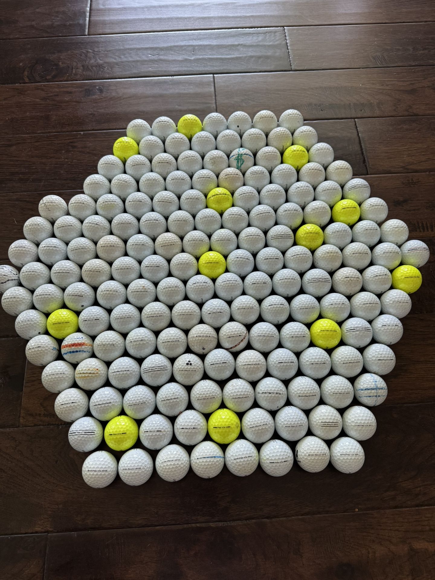 1000s Of Golf Balls