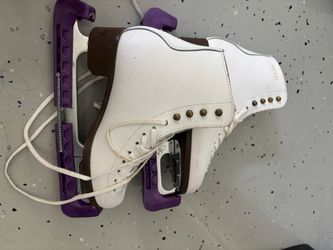 Like New - GAM Ice Skates 6.5 with Fafa bag