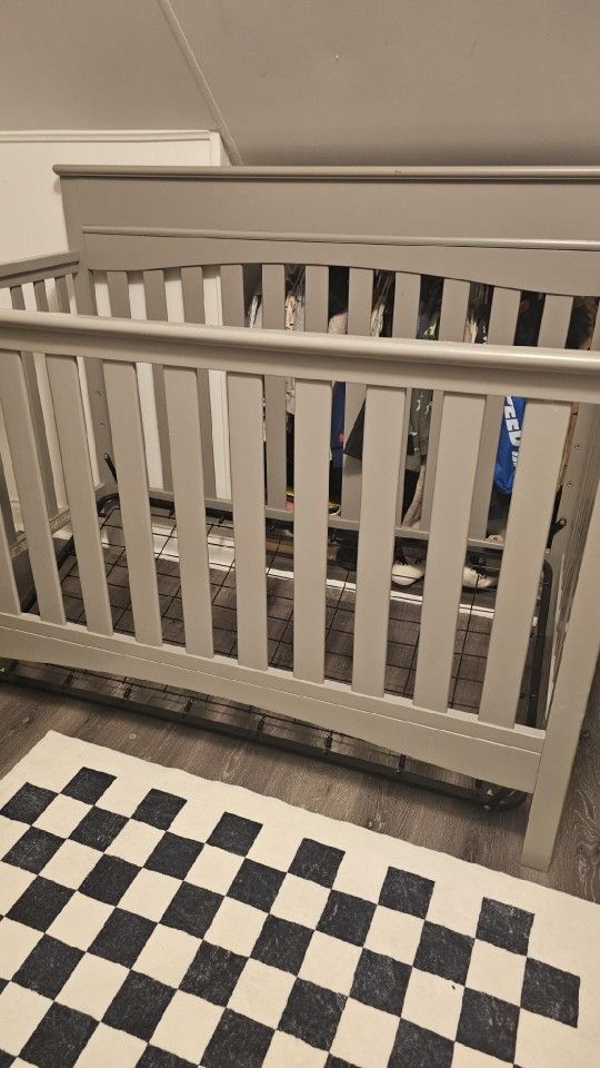 USED CRIB