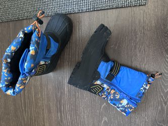 Boys Snow Boots Size 4 