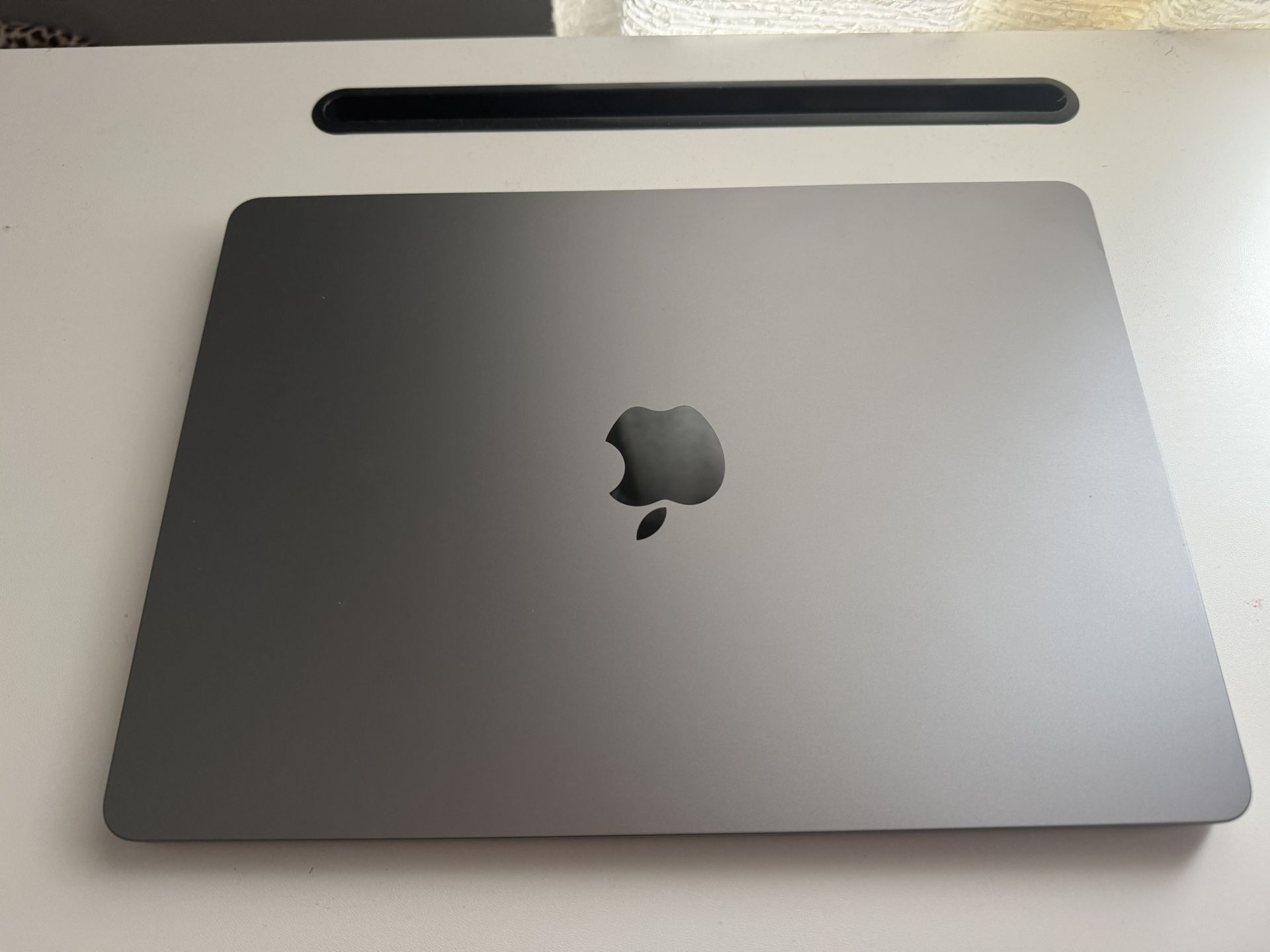 MacBook Air M2 13inch (Space Grey) **Serious Inquiries Only**