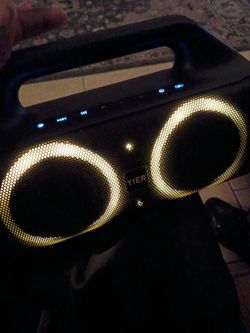 Yier speaker  worth 150$ used but works hella good