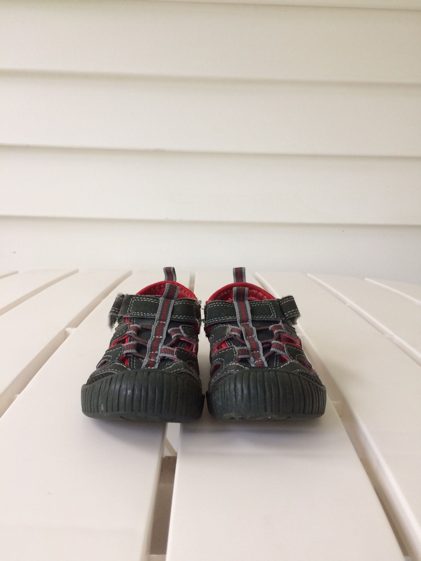 Toddler Oshkosh shoes size 7