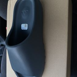 YEEZY SLIDES