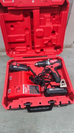 MILWAUKEE SET DRILL/2 BATTERIES/CHARGER/HARD CASE $140***
