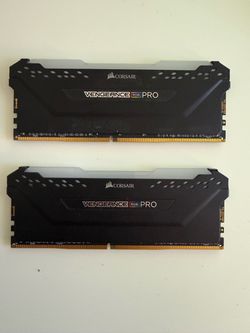 Corsair Vengeance  32 GB RGB Pro RAM Kit (2 Sticks)