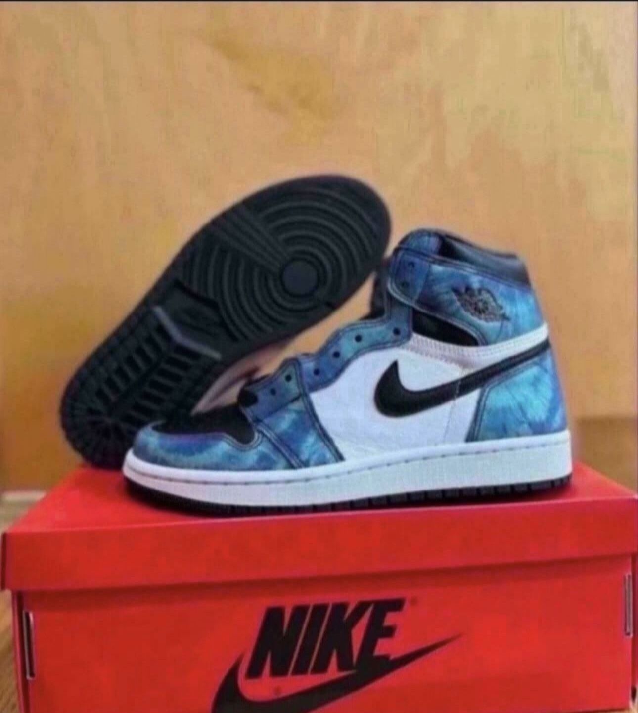 Air Jordan 1 Retro High OG Size 7.5 Womens Brand New