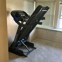 Treadmill, Still Like New Must Go Free