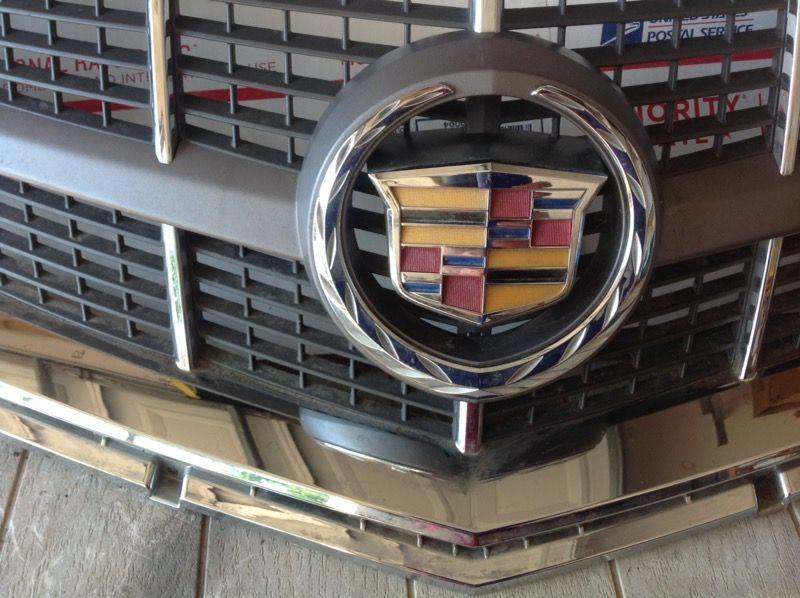 Cadillac SRX Grille Original GM a 2010-2012 CADILLAC SRX SILVER GRILLE WITH EMBLEM OEM