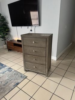 4-Drawer Chest Dresser in Gray Wood Finish