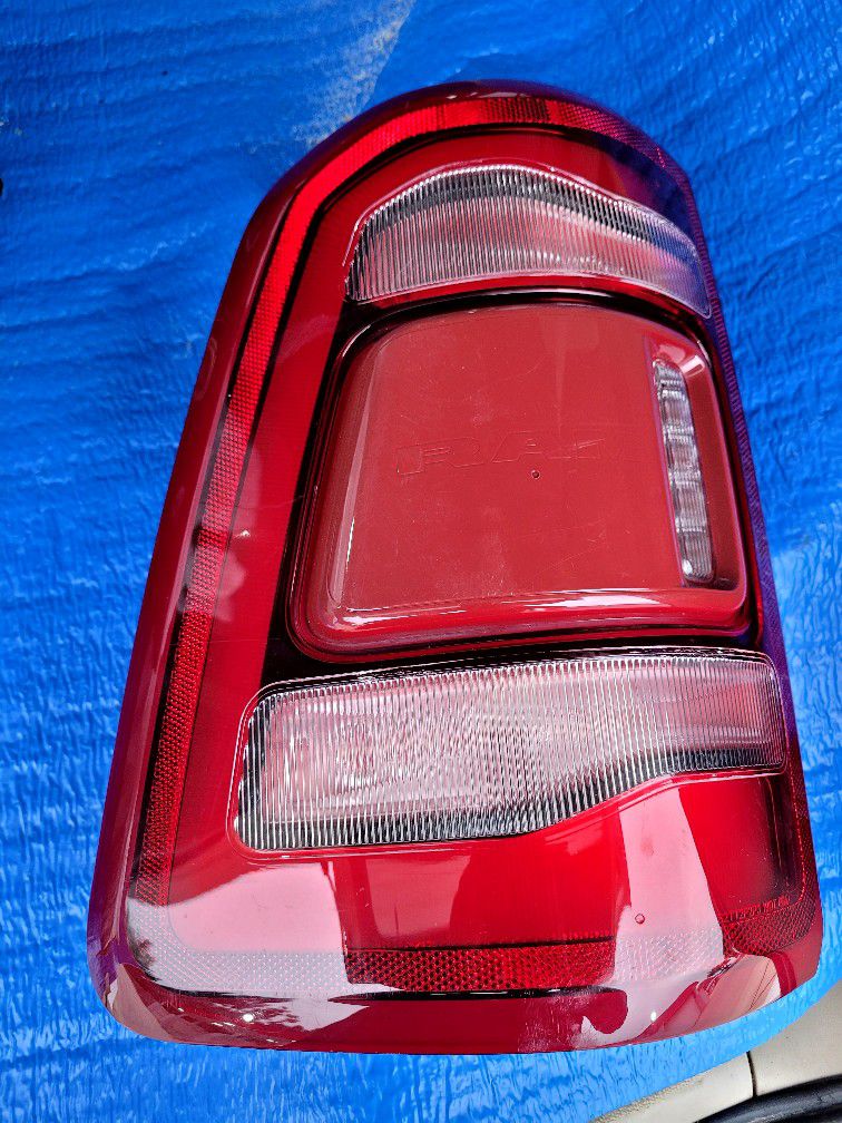 Tailight Dodge RAM 1500
