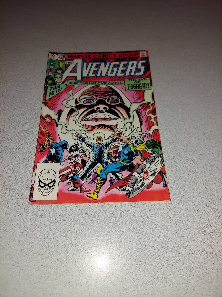 1983 THE AVENGERS #229 COMIC
