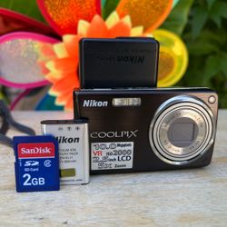 Nikon Coolpix S550 Digital Camera