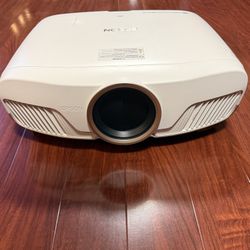 Epson PowerLite Home Cinema 5040UB 3LCD Projector