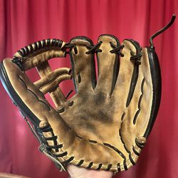 Wilson A2000 MLB Baseball Glove Mitt Genuine Leather Pro Glove 11.5”? 11.75”?