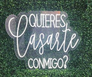 Proposal quieres casarte conmigo neon sign