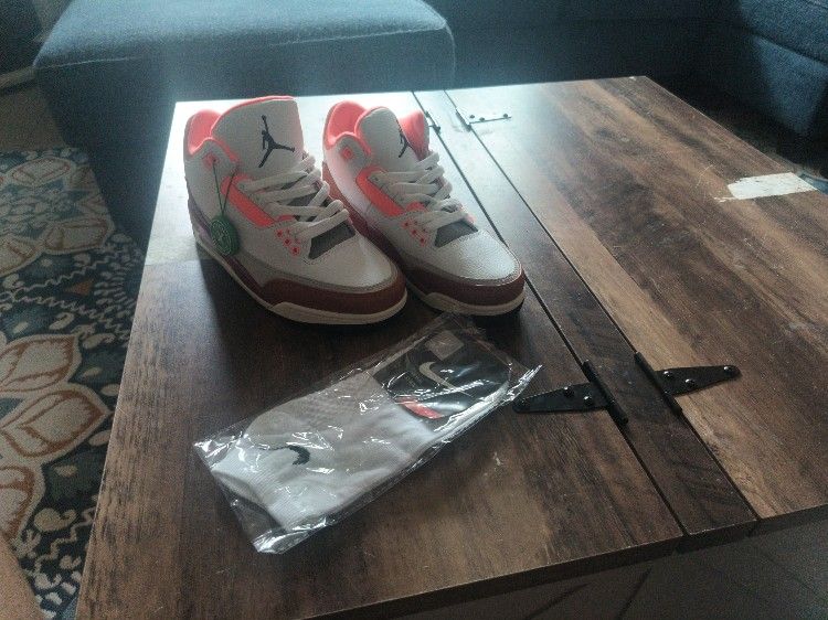 👀 Size US 8 Jordans New!