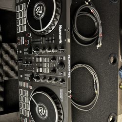 Numark Performance DJ Controller And gator case