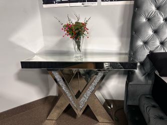 Glamorous entryway table! 🩷🔥 Easy Financing!