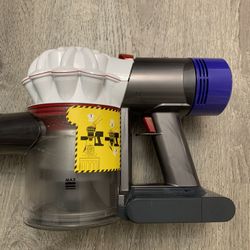 Dyson V7 Vacuum (missing Charger)