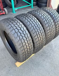 285/70R17 vendo set de llantas usadas en perfecta condición 80%... Life 🏁