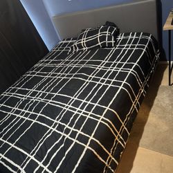 Queen Bed With Frame 