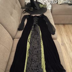 Halloween Costume: Goth Maiden witch